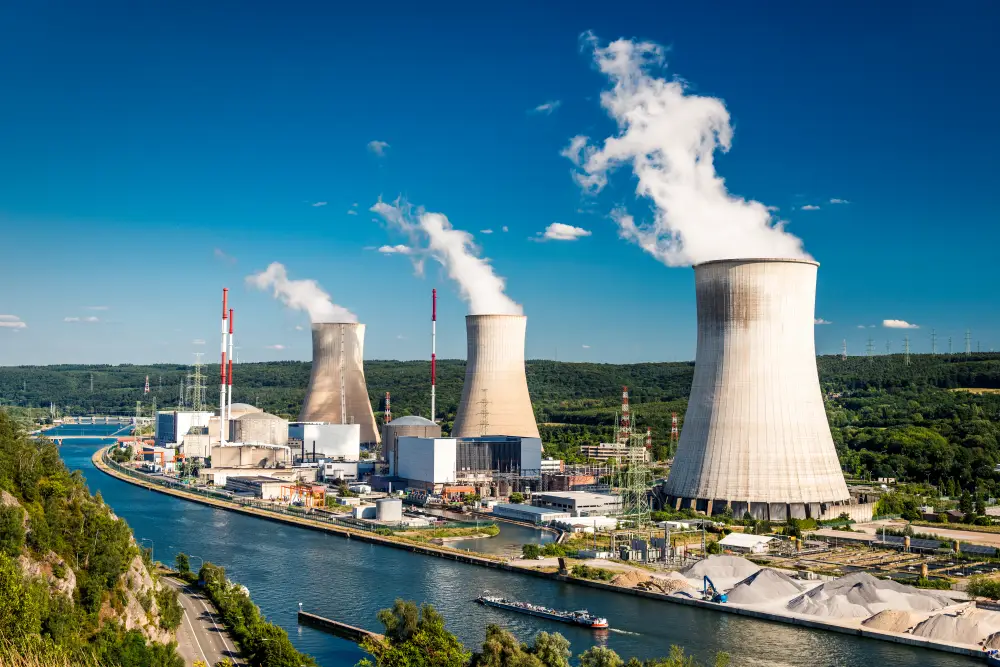 Nuclear energy facility with advanced technology